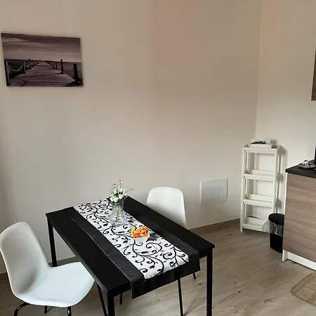 Affittacamere Casa De Rosa דירה *